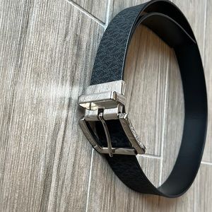 Michael Kors Signature belt